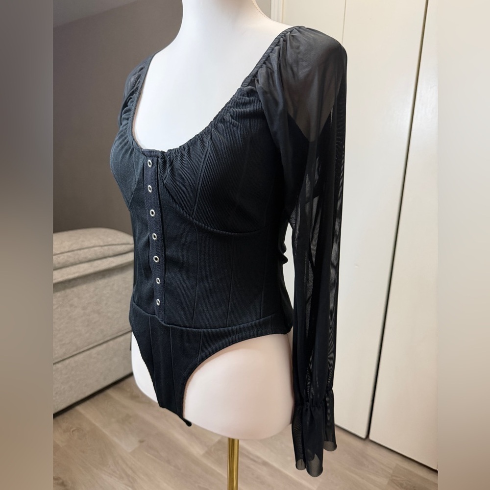 PrettyLittleThing Black Ribbed Bodysuit - Picture 4 of 10